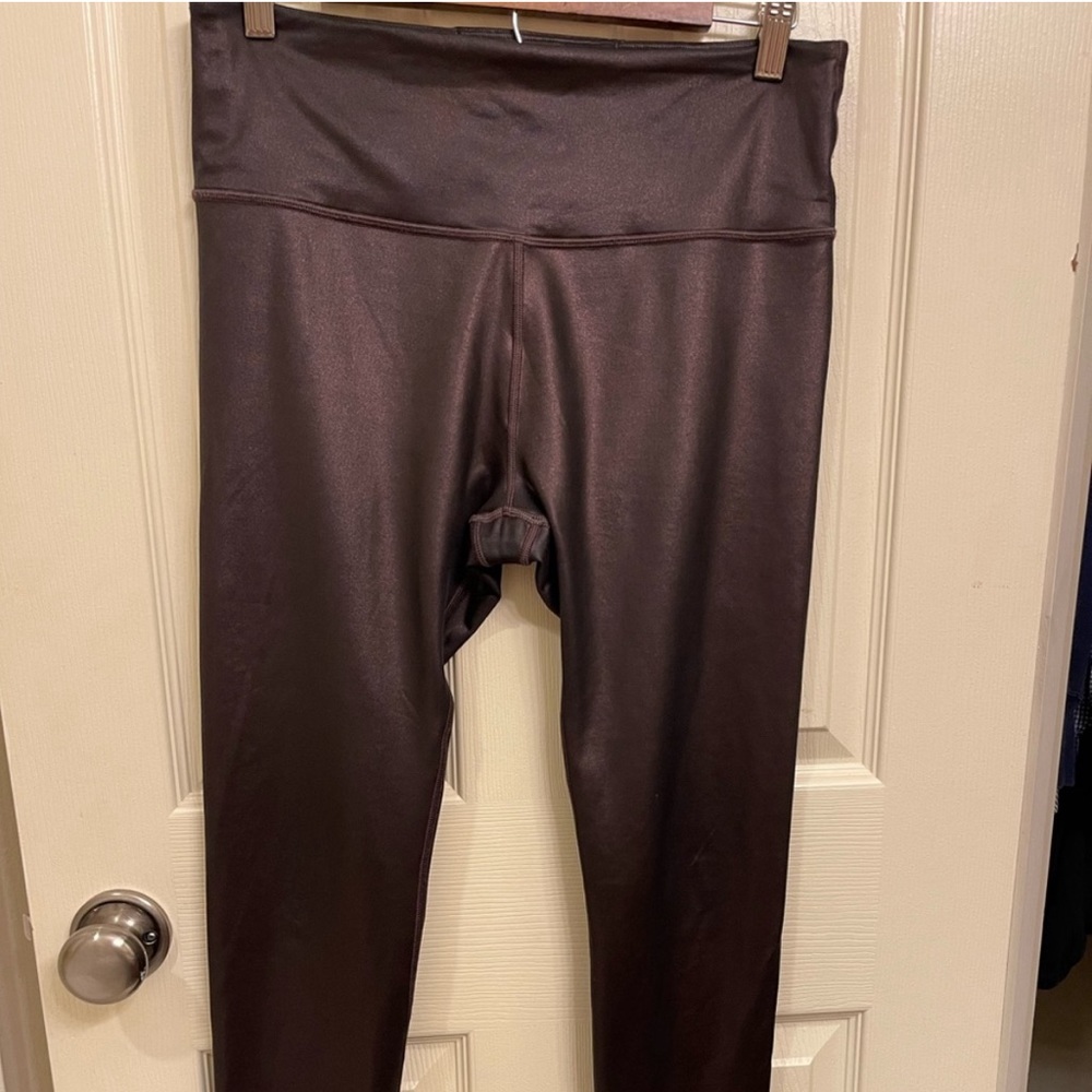 EUC Athleta Elation Shimmer Ultra High Rise 7/8 Tights Antique Burgundy Medium - Picture 4 of 7